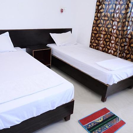 Dwarka Home Stay พุทธคยา ภายนอก รูปภาพ